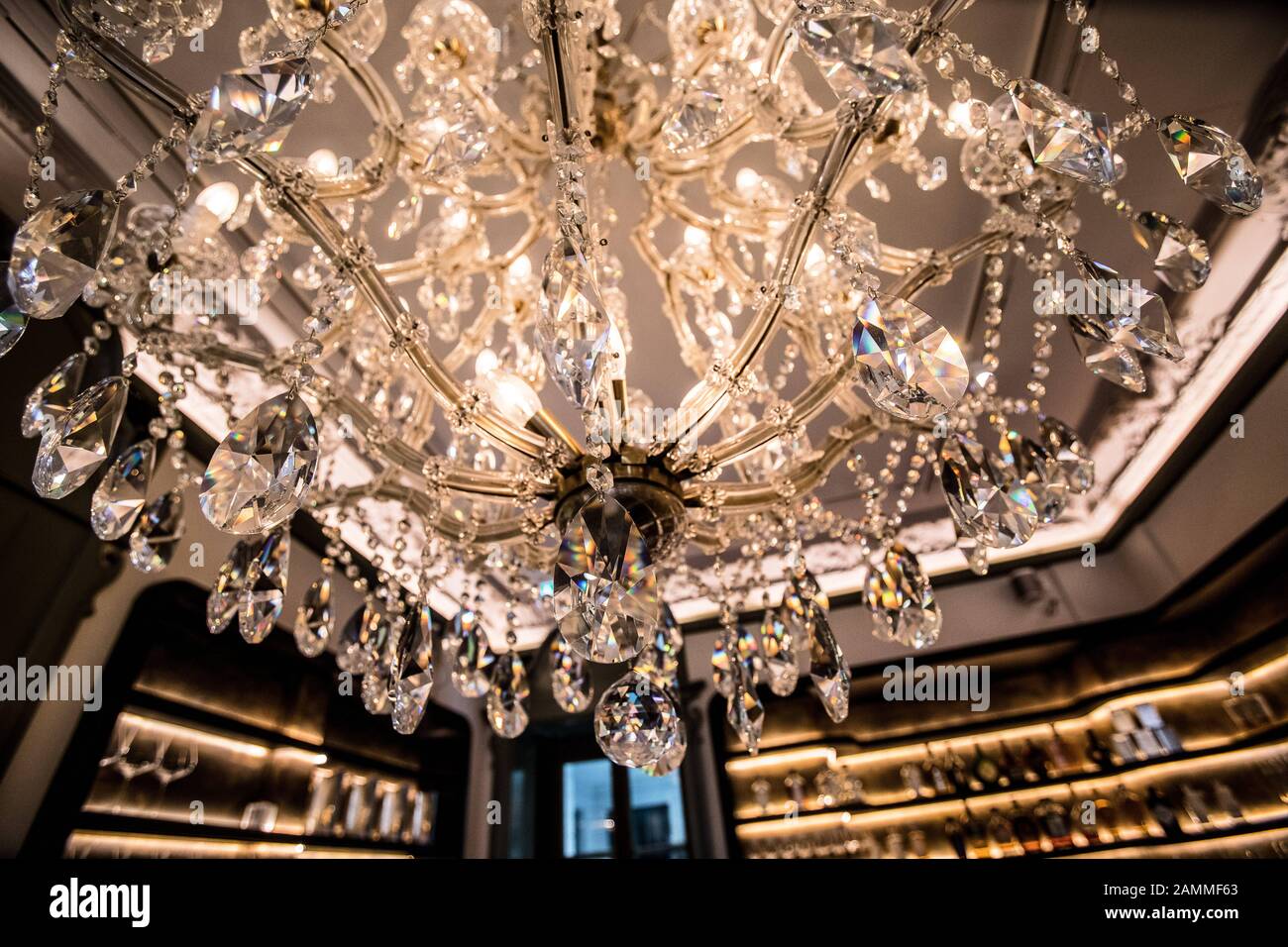 Chandelier in Schuhbeck's Fine Dining at Pfisterstraße 9 in downtown  Munich. [automated translation] Stock Photo - Alamy