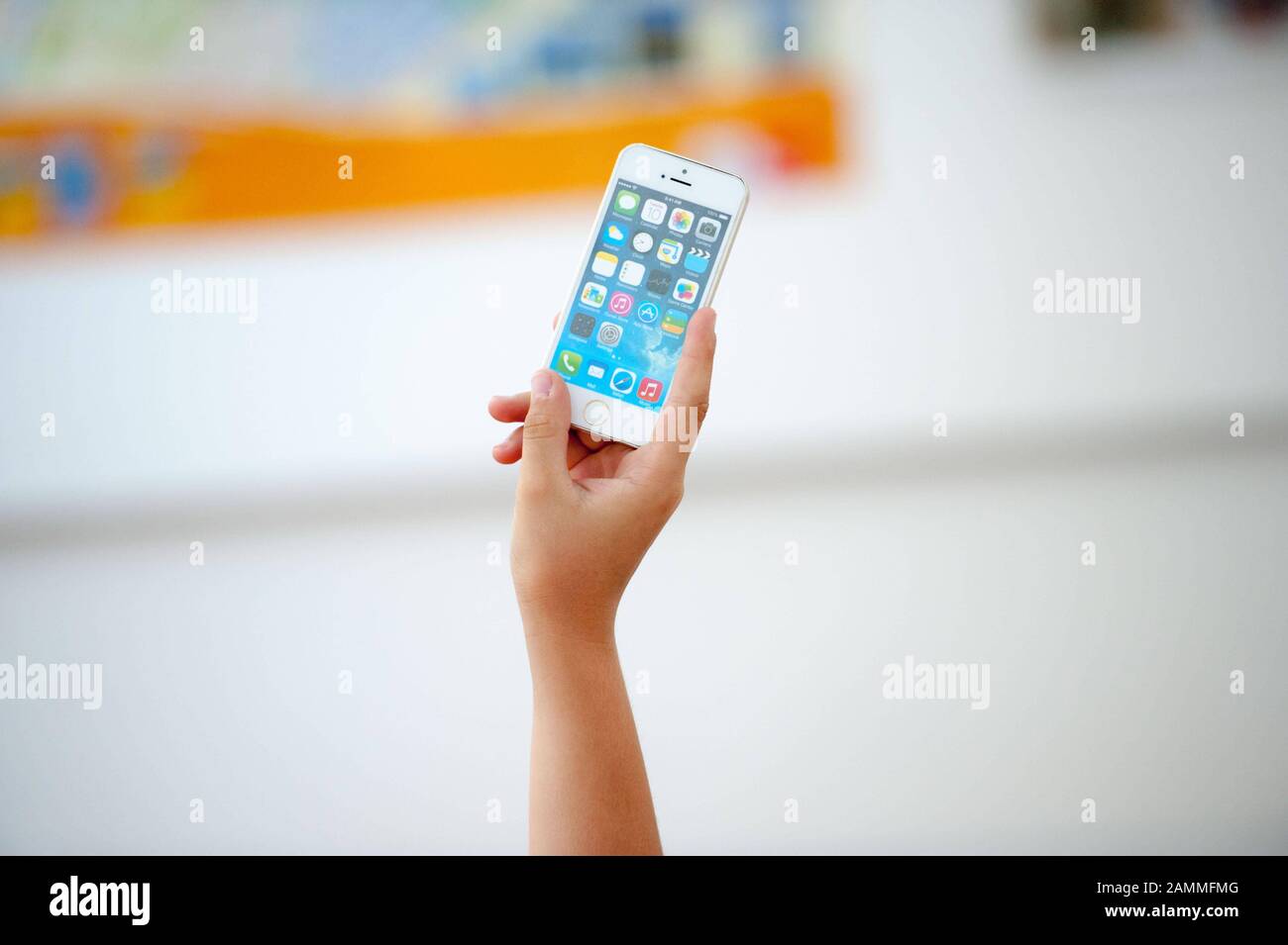 Workshop of the Munich police on media literacy and cyberbullying for fifth graders of the school centre on Quiddestraße in the Munich district of Neuperlach. [automated translation] Stock Photo