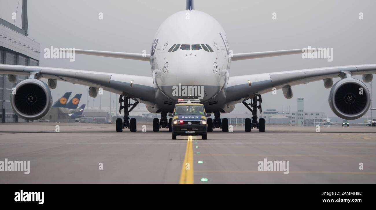 Landing of the first Lufthansa aircraft of the type Airbus A380-800, christened 'Munich', at the Franz-Josef-Strauss airport in Erdinger Moos. [automated translation] Stock Photo