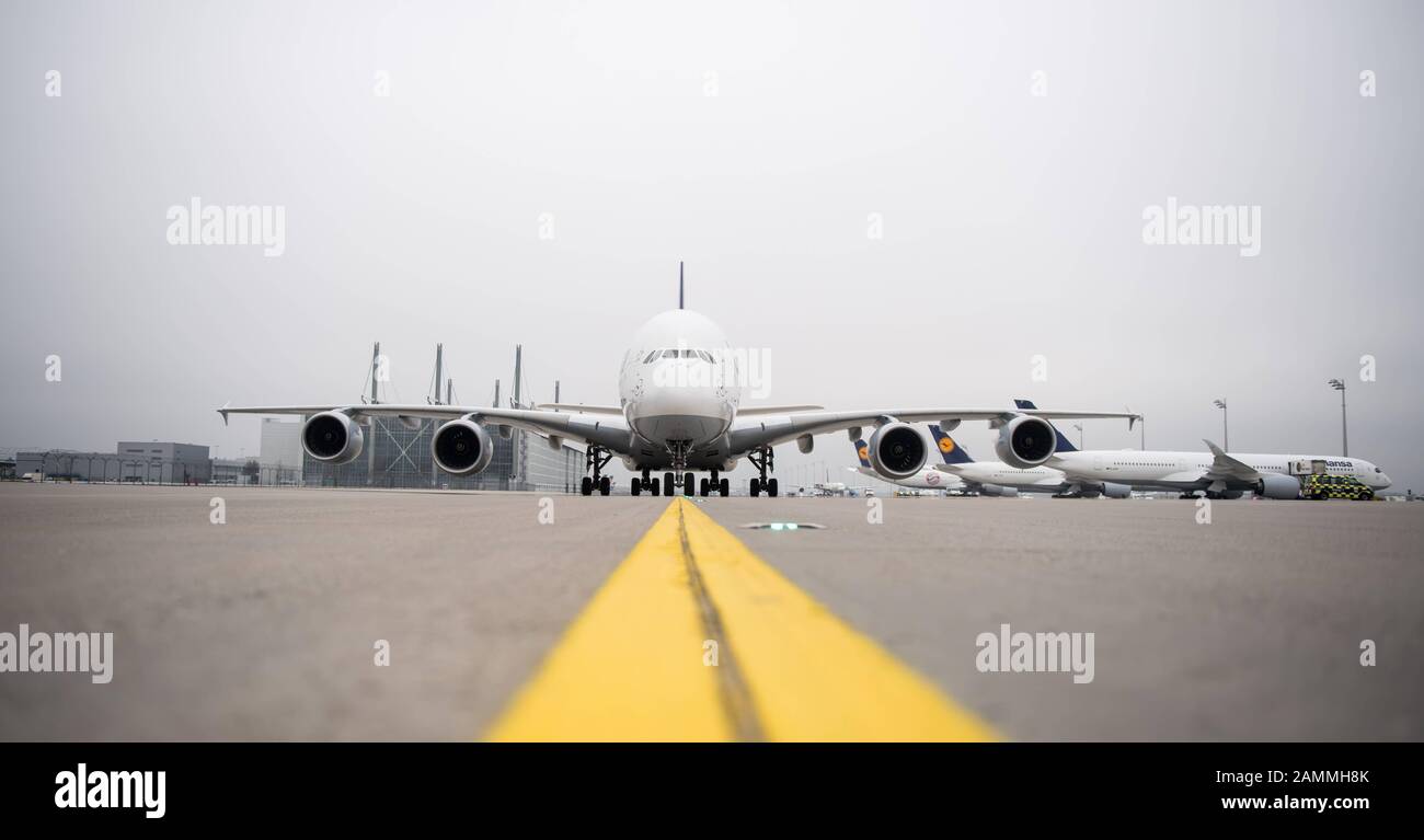 Landing of the first Lufthansa aircraft of the type Airbus A380-800, christened 'Munich', at the Franz-Josef-Strauss airport in Erdinger Moos. [automated translation] Stock Photo