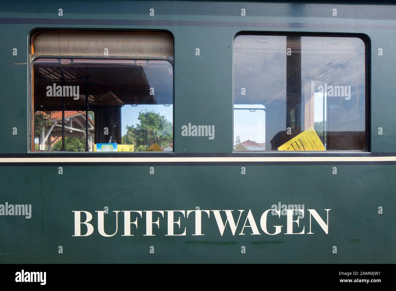 Schriftzug Buffetwagen an einem alten Eisenbahnwaggon der Museumseisenbahn, Bruchhausen-Vilsen, Niedersachsen, Deutschland Stock Photo