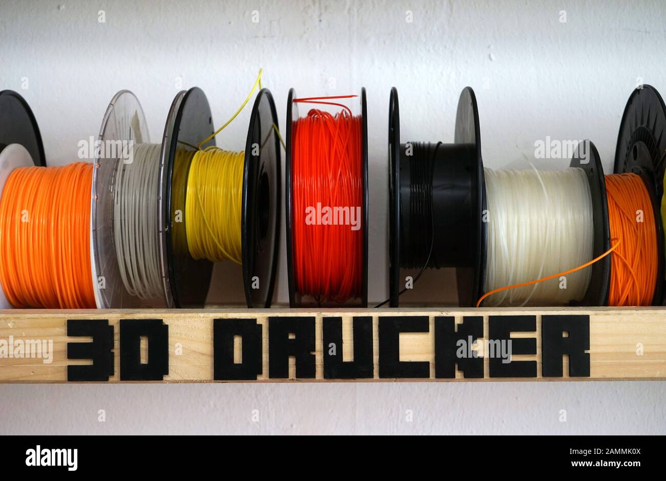 3D printing in the so-called inventor guard near Columbusplatz. The shop  functions as a fablab