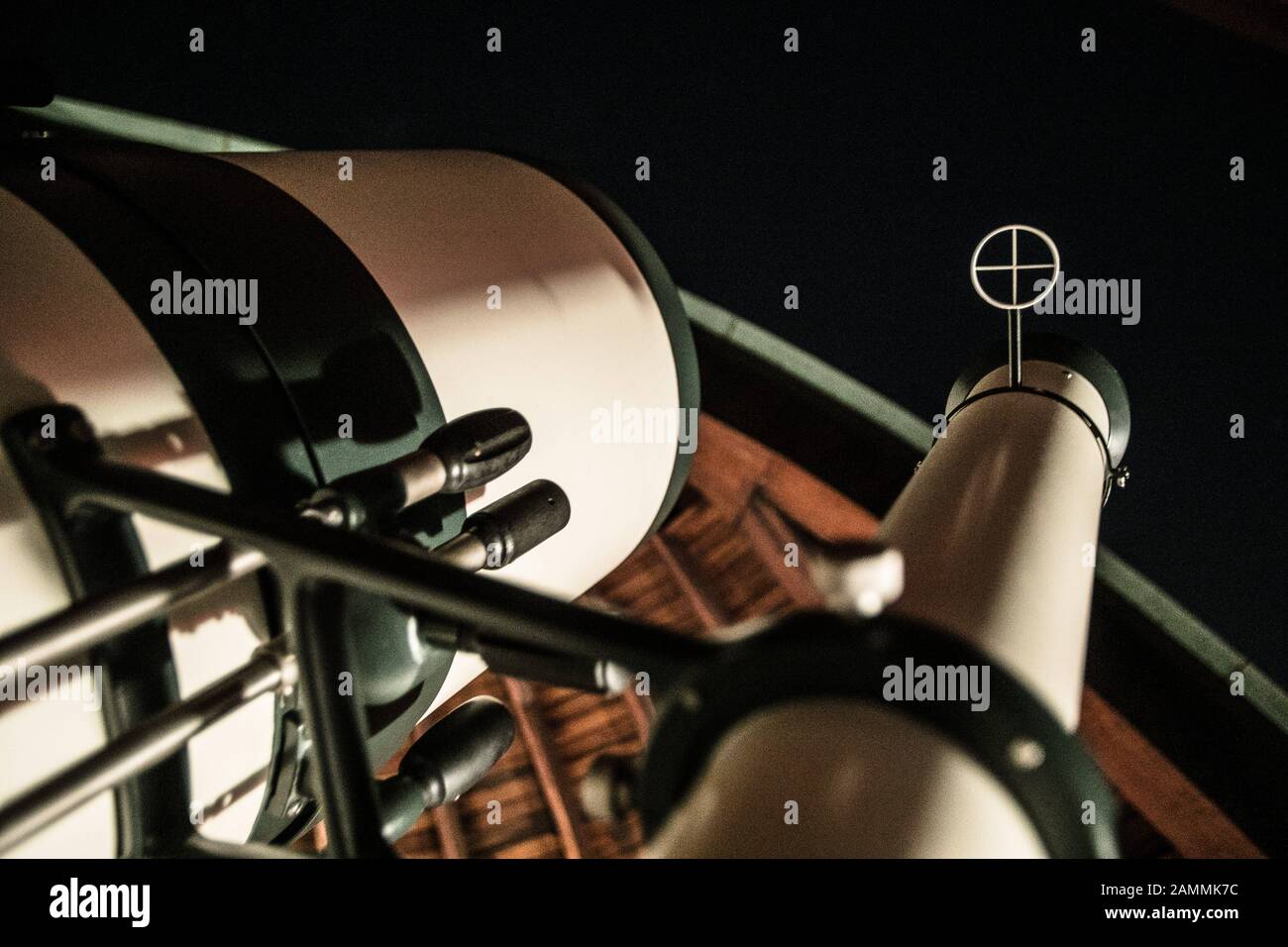 Goerz telescope from the year 1913 in the east observatory of the Deutsches  Museum. In the picture the search telescope with crosshair. [automated  translation] Stock Photo - Alamy