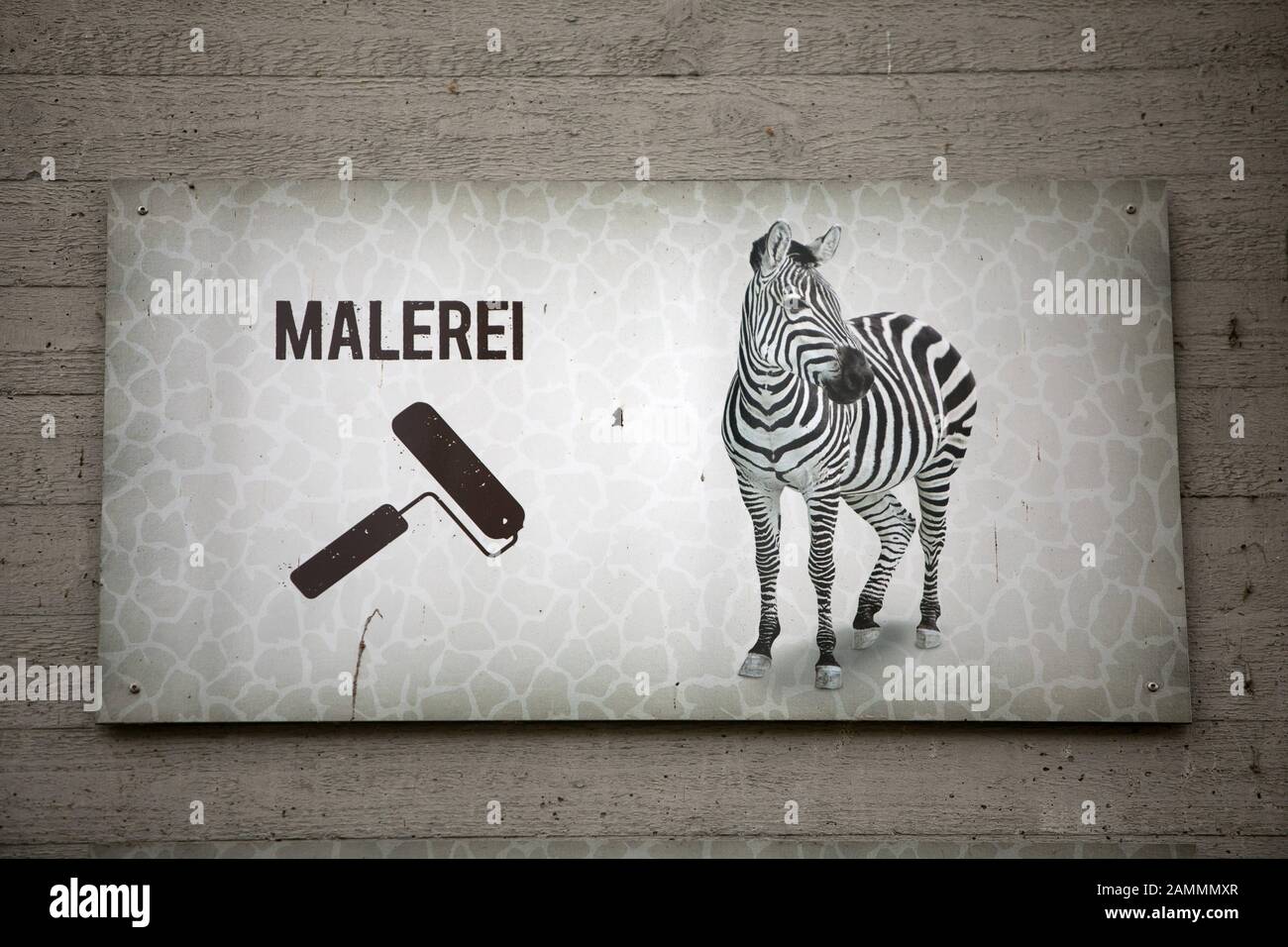 Workshop sign with the inscription 'Malerei' and a zebra in Munich's Tierpark Hellabrunn. [automated translation] Stock Photo