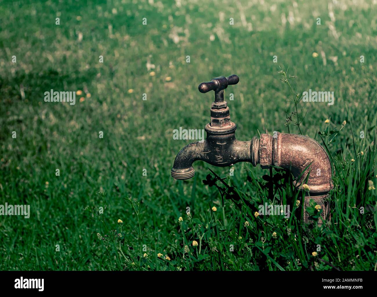 Vintage outdoor water faucet hires stock photography and images Alamy