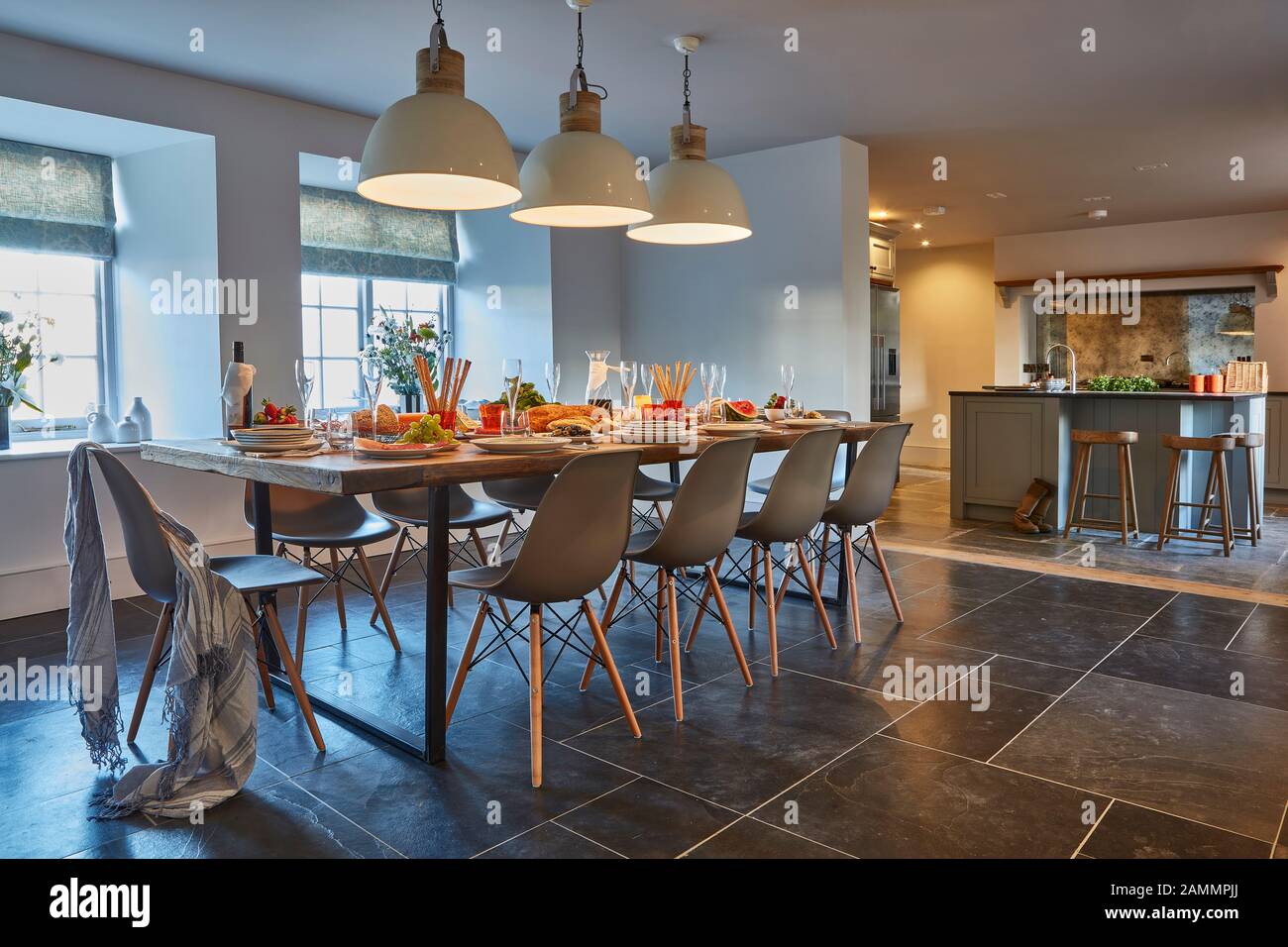 Modern kitchen diner hi-res stock photography and images - Alamy