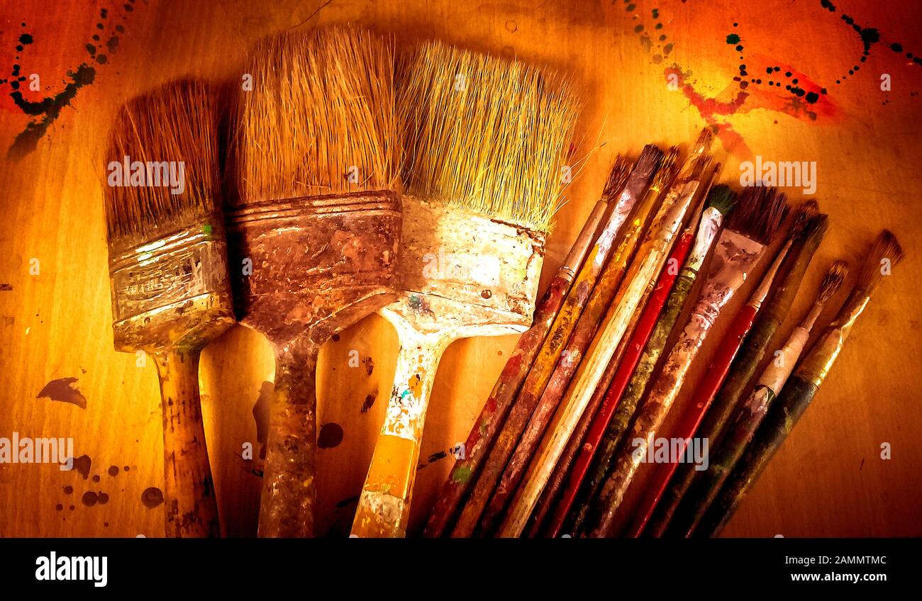 Retro wooden paint brushes hi-res stock photography and images - Alamy