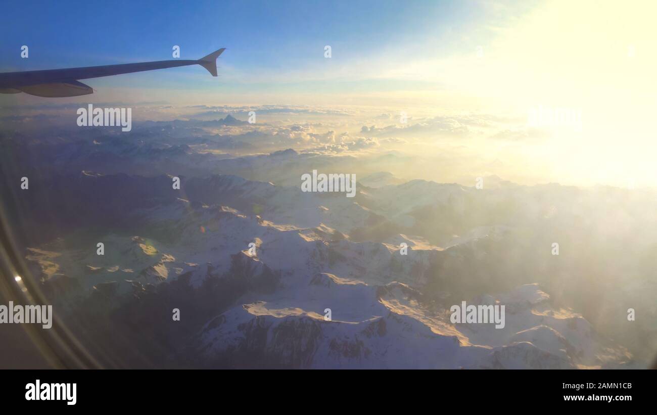 Airplane winter hi-res stock photography and images - Alamy