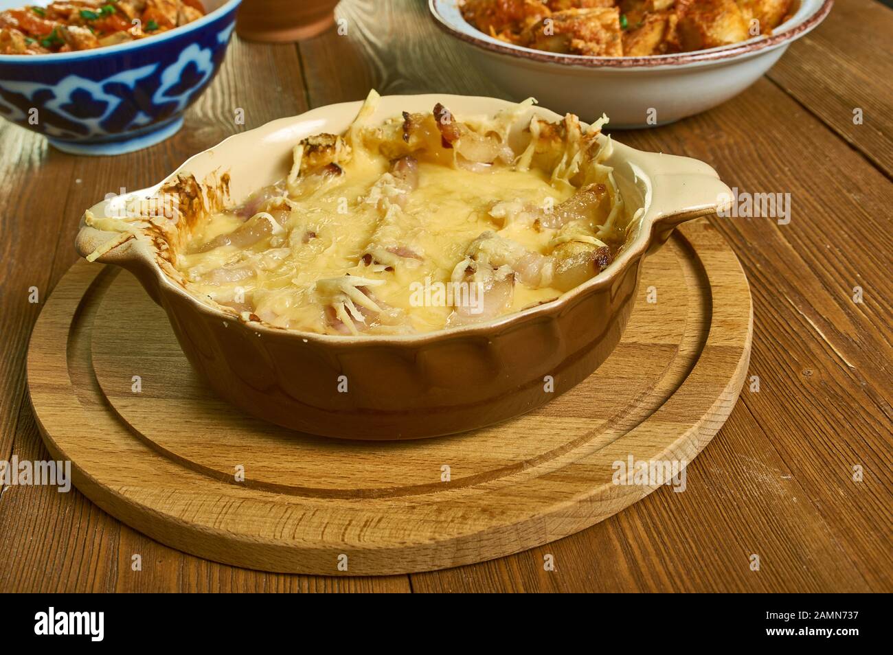 Bacon Cheeseburger Tater Tot Casserole, large bowl, combine cooked beef, bacon, cheddar cheese