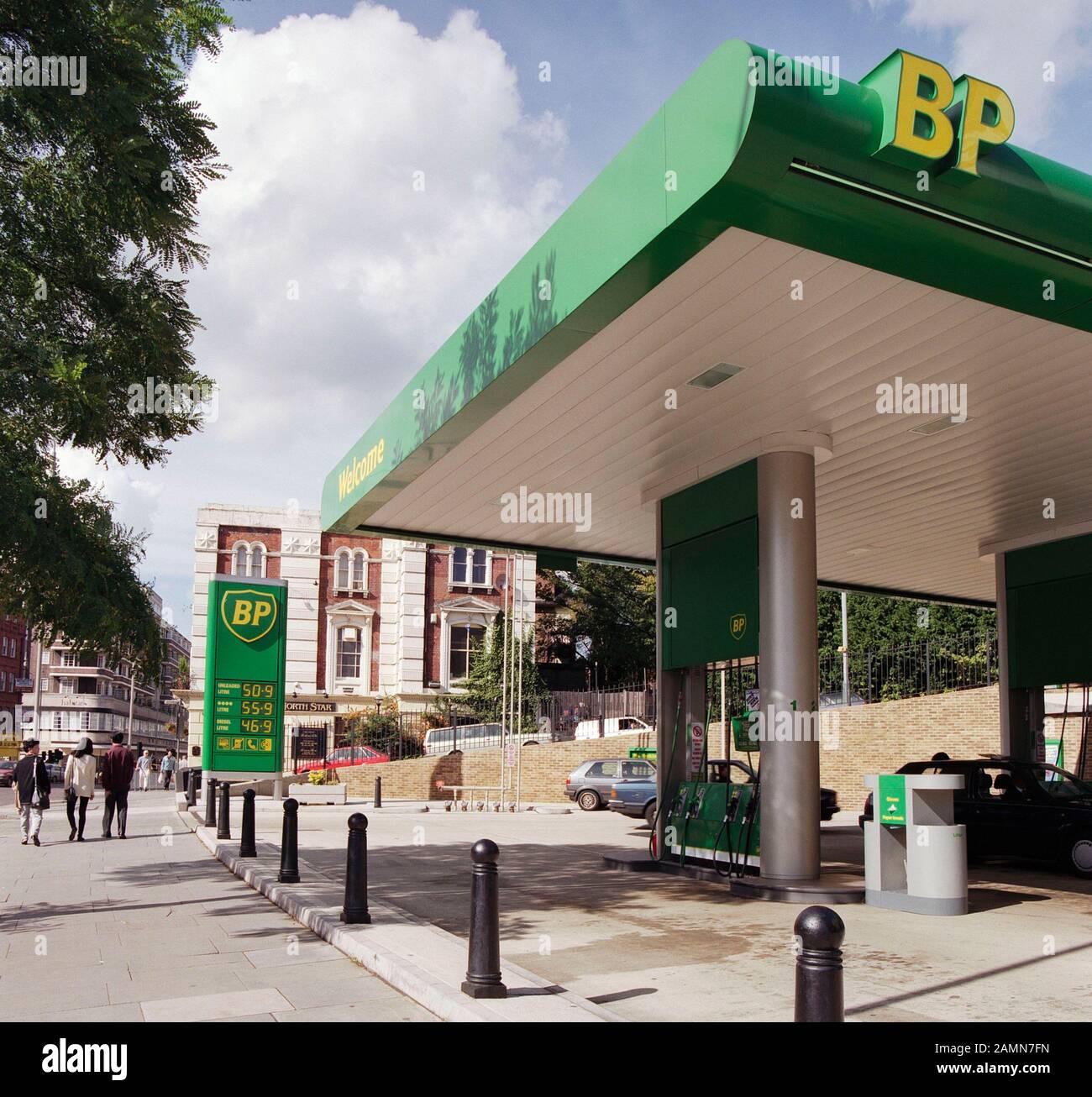 Bp petrol filling station on finchley road hires stock photography and