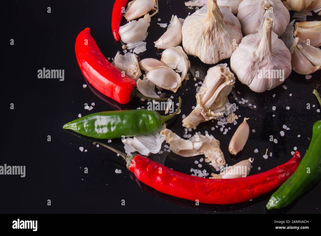 Coarse salt with garlic cloves Stock Photo - Alamy