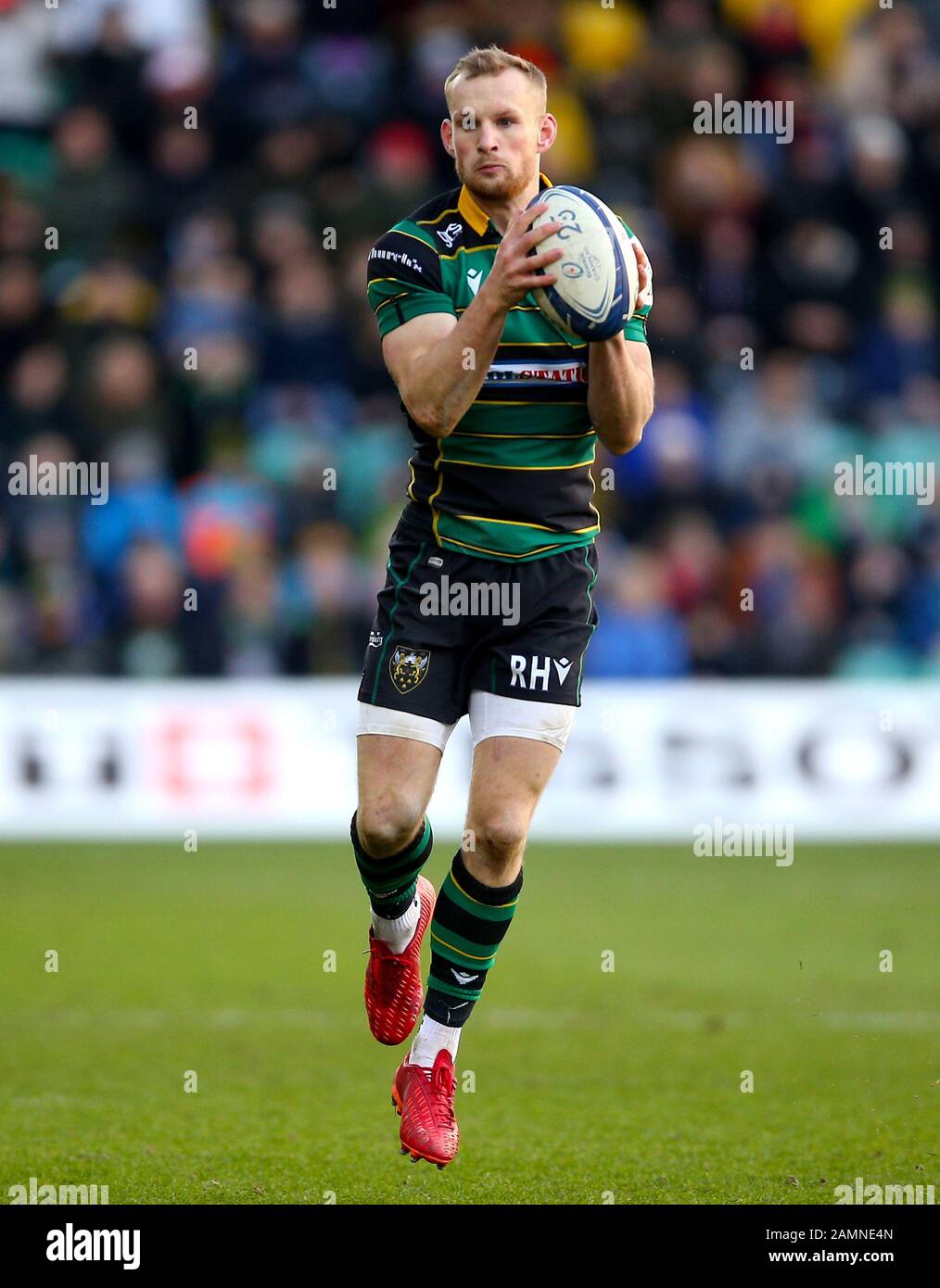 Rory hutchinson of northampton saints hi-res stock photography and ...