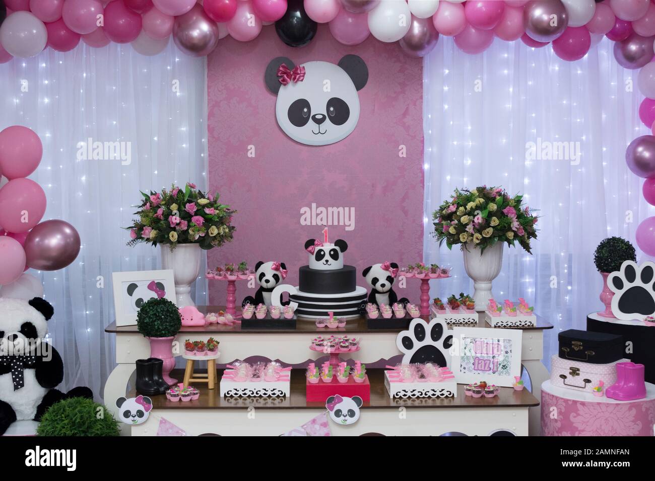 Panda Cake High Resolution Stock Photography And Images Alamy