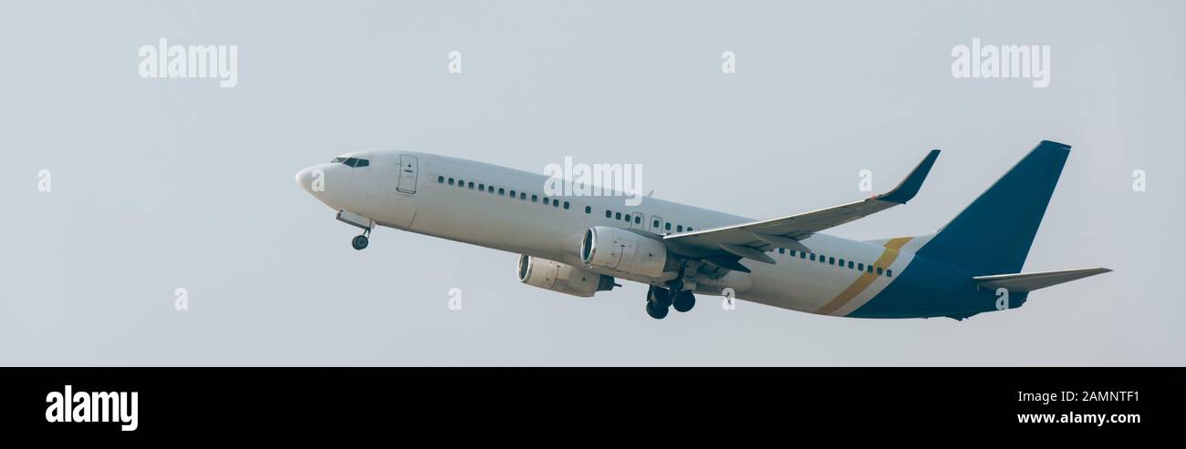Low angle shot jet hi-res stock photography and images - Alamy