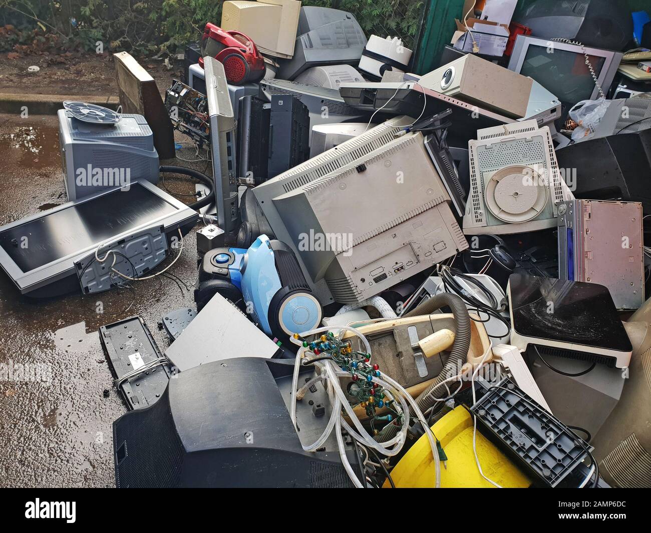 Electronic waste hires stock photography and images Alamy