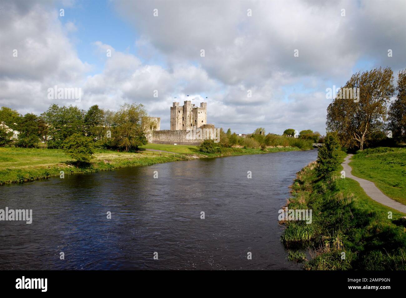 Trim Castle On The Banks Of The River Boyne County Meath Ireland Stock Photo Alamy Trim Castle On The Banks Of The River Boyne County Meath Ireland Stock Photo Alamy