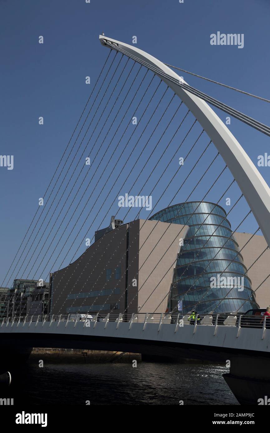 Dublin Liffey River Samuel Backett Bridge Docklands Stock Photo - Alamy