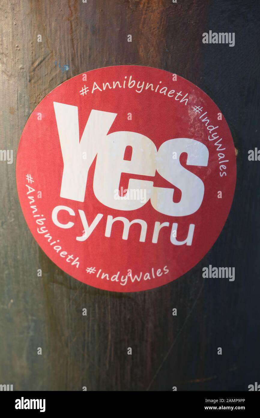 YesCymru (Yes Cymru) Welsh Language sticker promoting an Independent Wales IndyWales Stock Photo