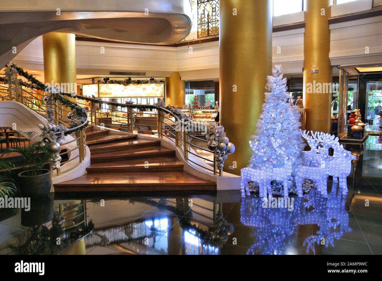 Make It Makati - Visit the Louis Vuitton Christmas tree at