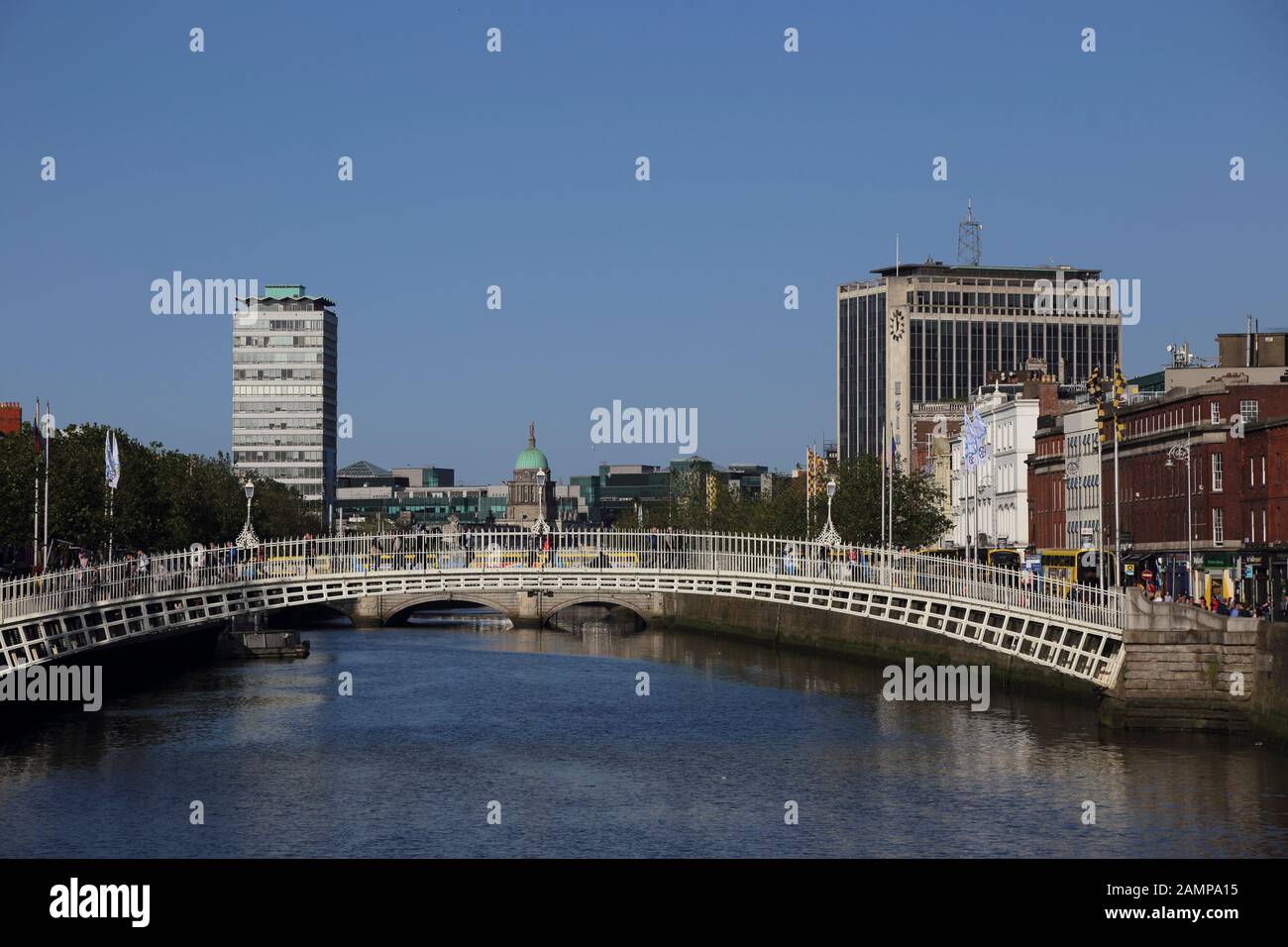 Hapenny bridge no people hi-res stock photography and images - Alamy