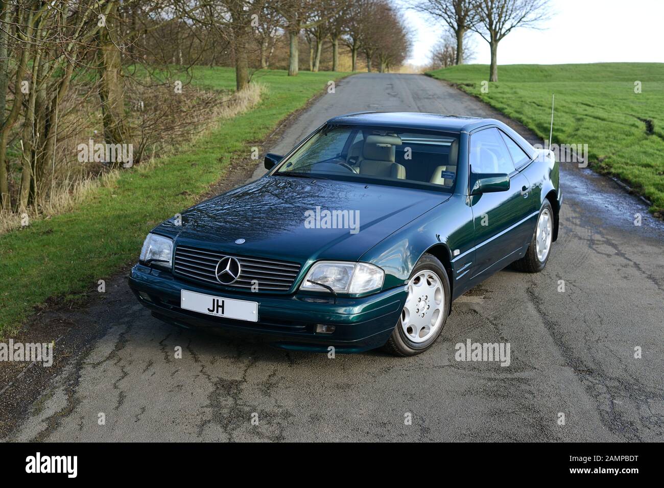 Mercedes-Benz SL320 (R129) parked on a country lane in Yorkshire Stock  Photo - Alamy