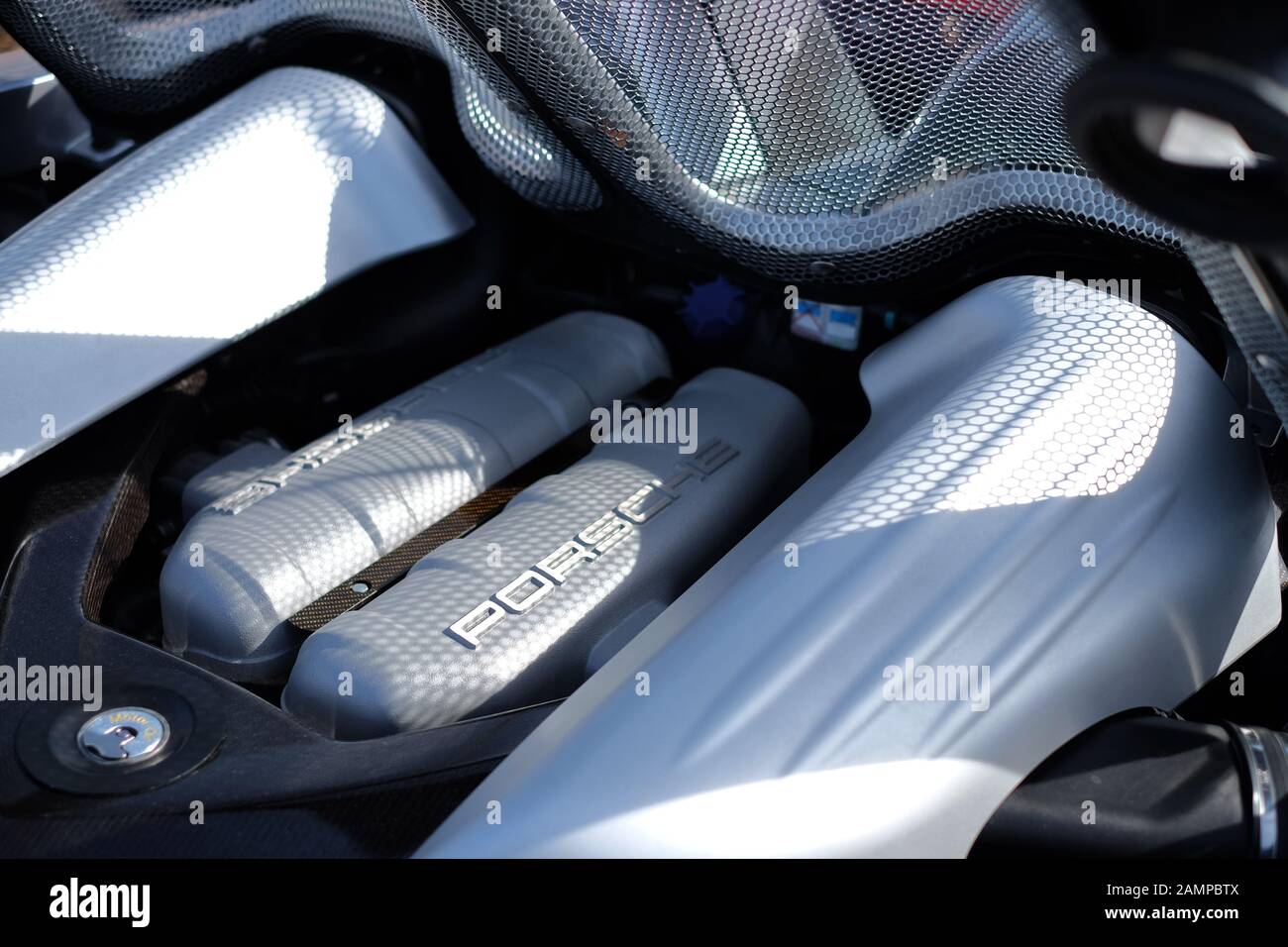Porsche Carrera GT V10 engine Stock Photo - Alamy