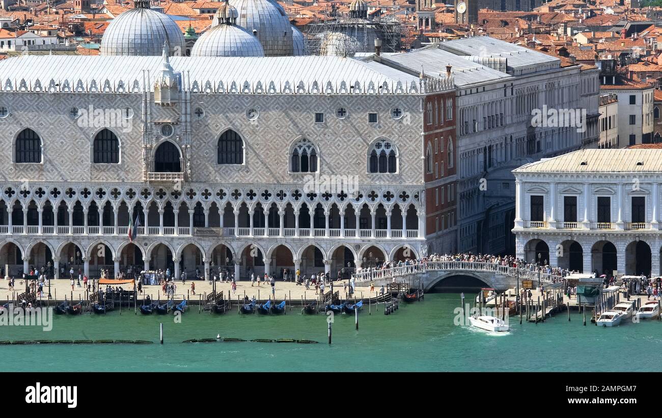 Doges palace saint marks hi-res stock photography and images - Alamy