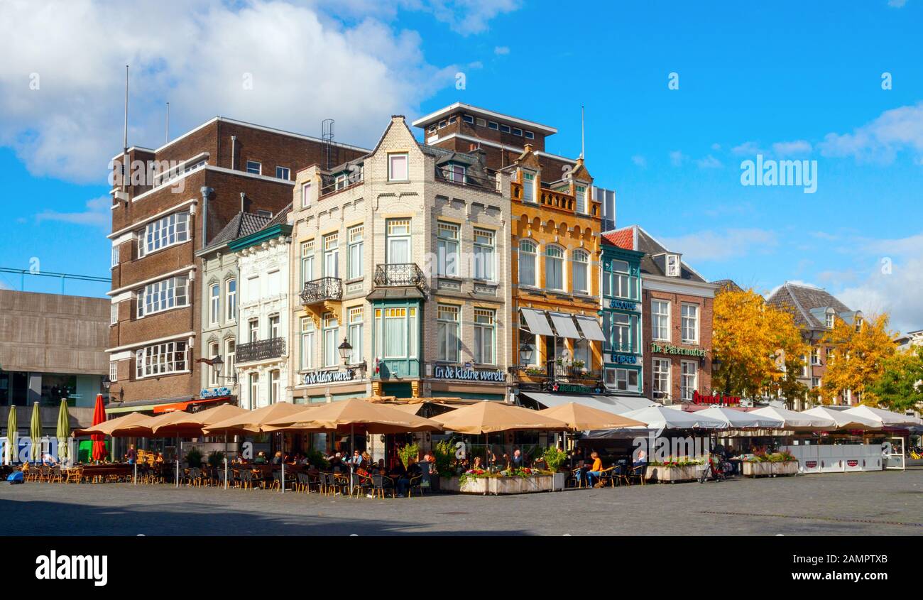 Bars and restaurants at the Markt (Market Square) on a sunny day. The Market Square is part of the historic centre. Den Bosch, The Netherlands. Stock Photo