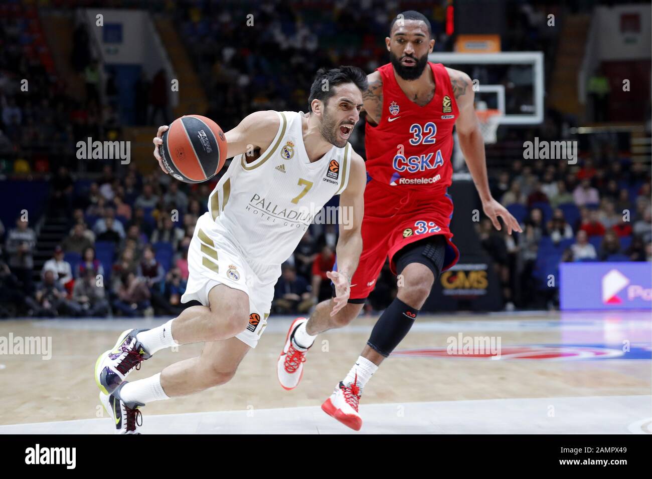 Moscow, Russia. 14th Jan, 2020. MOSCOW, RUSSIA - JANUARY 14, 2020: Real  Madrid's Facundo Campazzo (L) and CSKA Moscow's Darrun Hilliard in action  in the 2019/20 Euroleague Regular Season Round 19 basketball