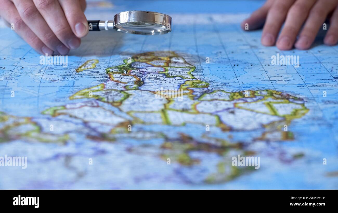 Magnifying glass map africa hi-res stock photography and images - Alamy