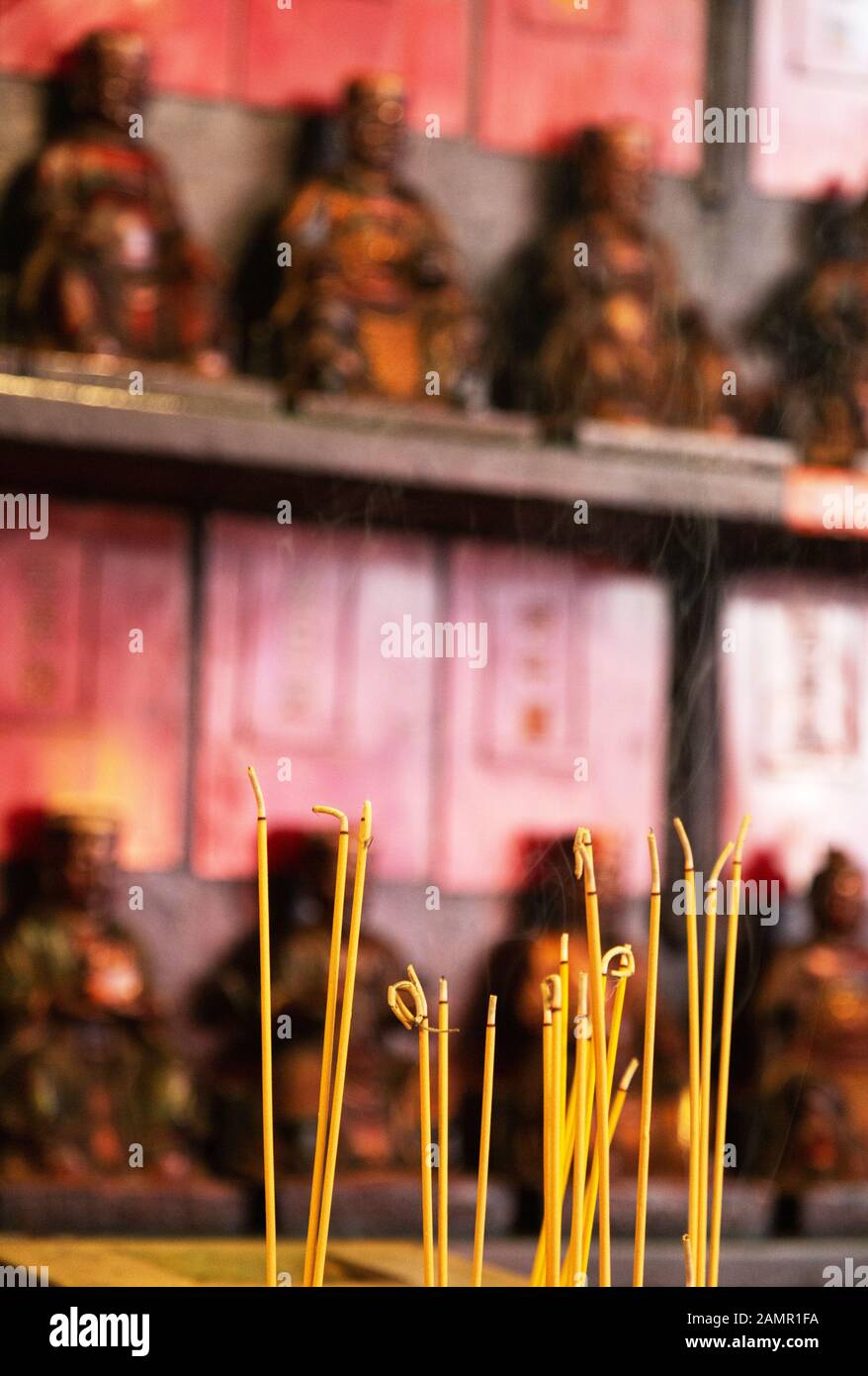 Joss sticks hi-res stock photography and images - Alamy