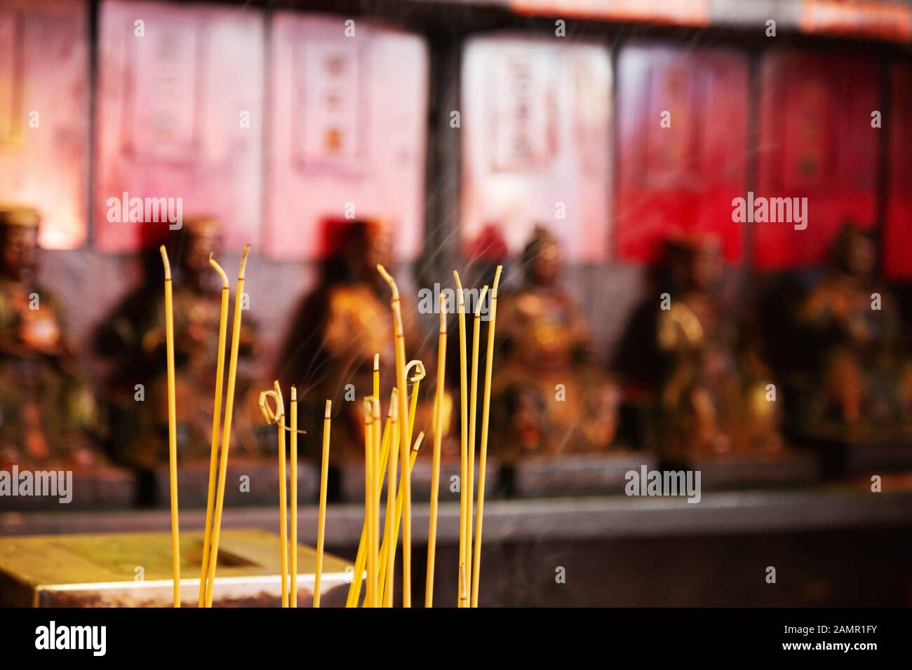 Joss sticks hi-res stock photography and images - Alamy