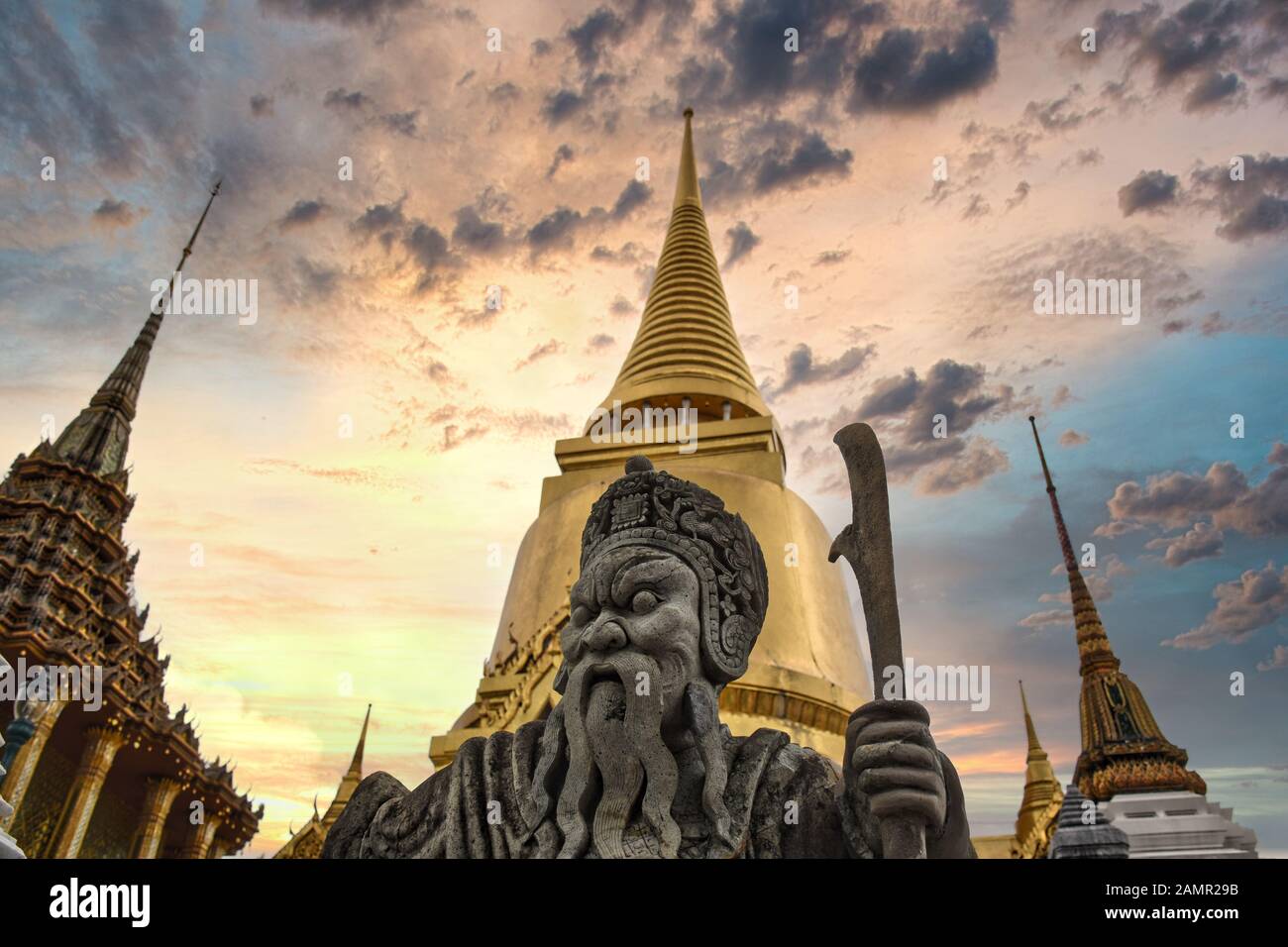 Characteristics of traditional Thai architecture created by artists who