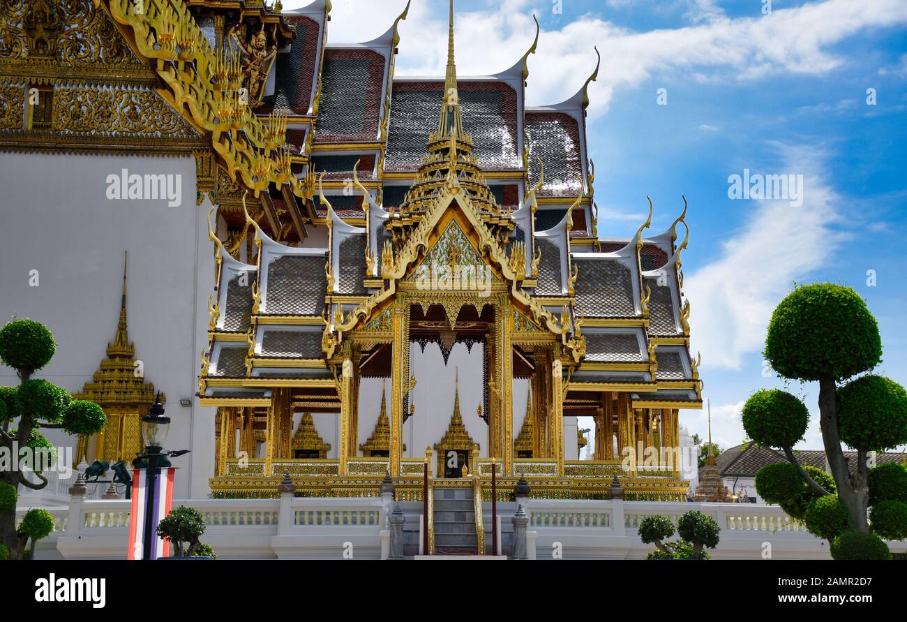 Characteristics of traditional Thai architecture created by artists who
