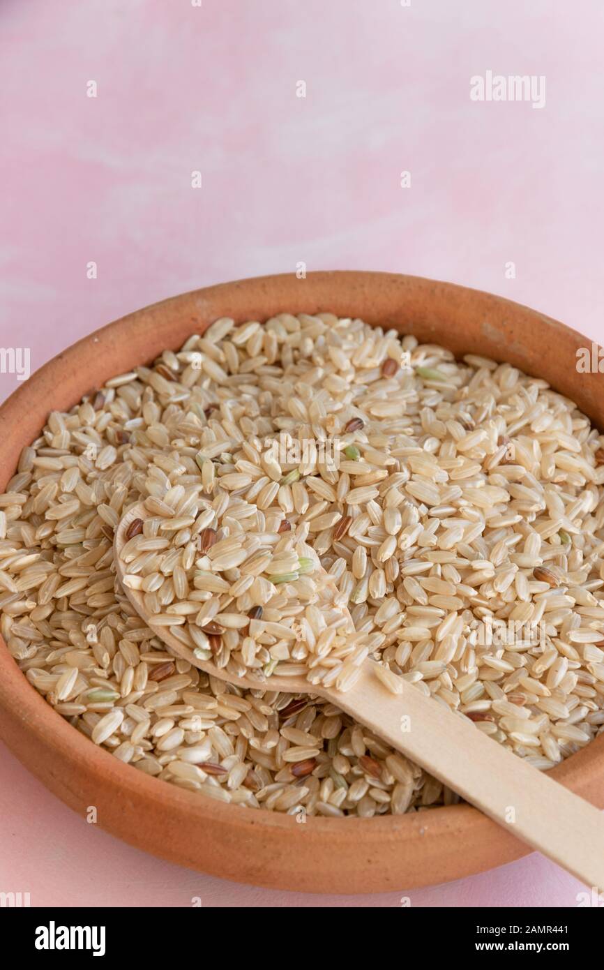 Biological brown rice, whole grain uncooked cereal ingredient Stock ...