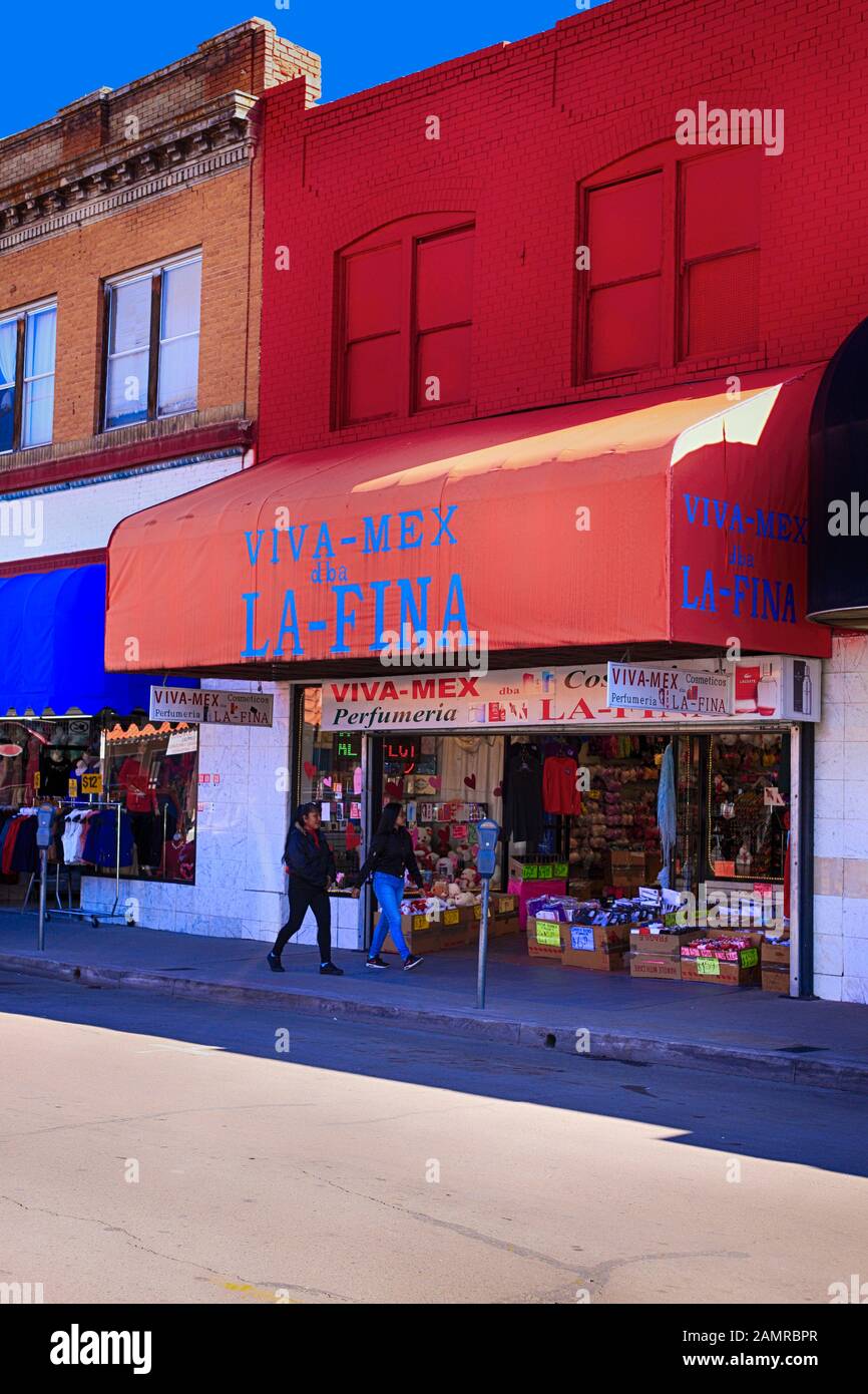 1950/60s architectural design stores along N Morley Ave in the US-Mexican border city of Nogales, AZ Stock Photo