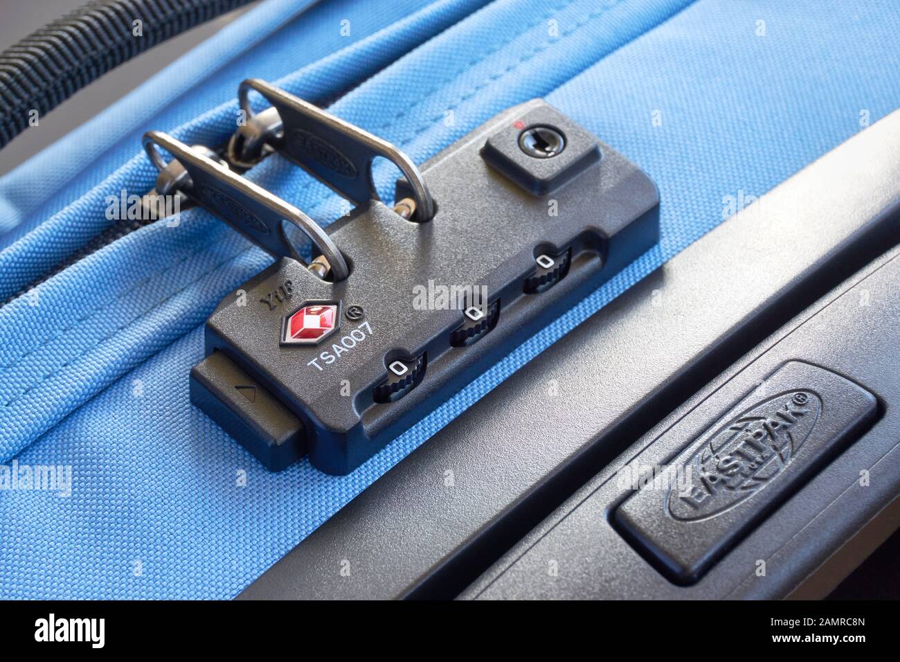 belegd broodje Verdeel Toevallig TSA accepted lock on an Eastpak trolley suitcase with the red Travel Sentry  logo. Travel Sentry develops and lock systems used in travel security Stock  Photo - Alamy