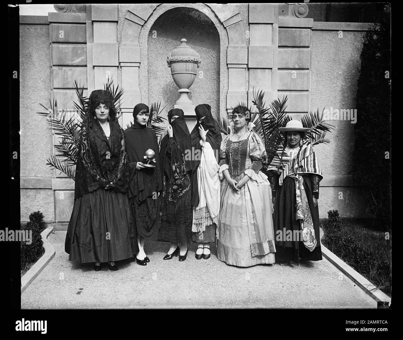 Volution Of Women Of Peru Shown With Living Models At Woman S Universal Alliance Conference Living Models Portrayed The Peruvian Women Of Today And Yeste Rday With The Lecture Given By Mrs Frank Barrows