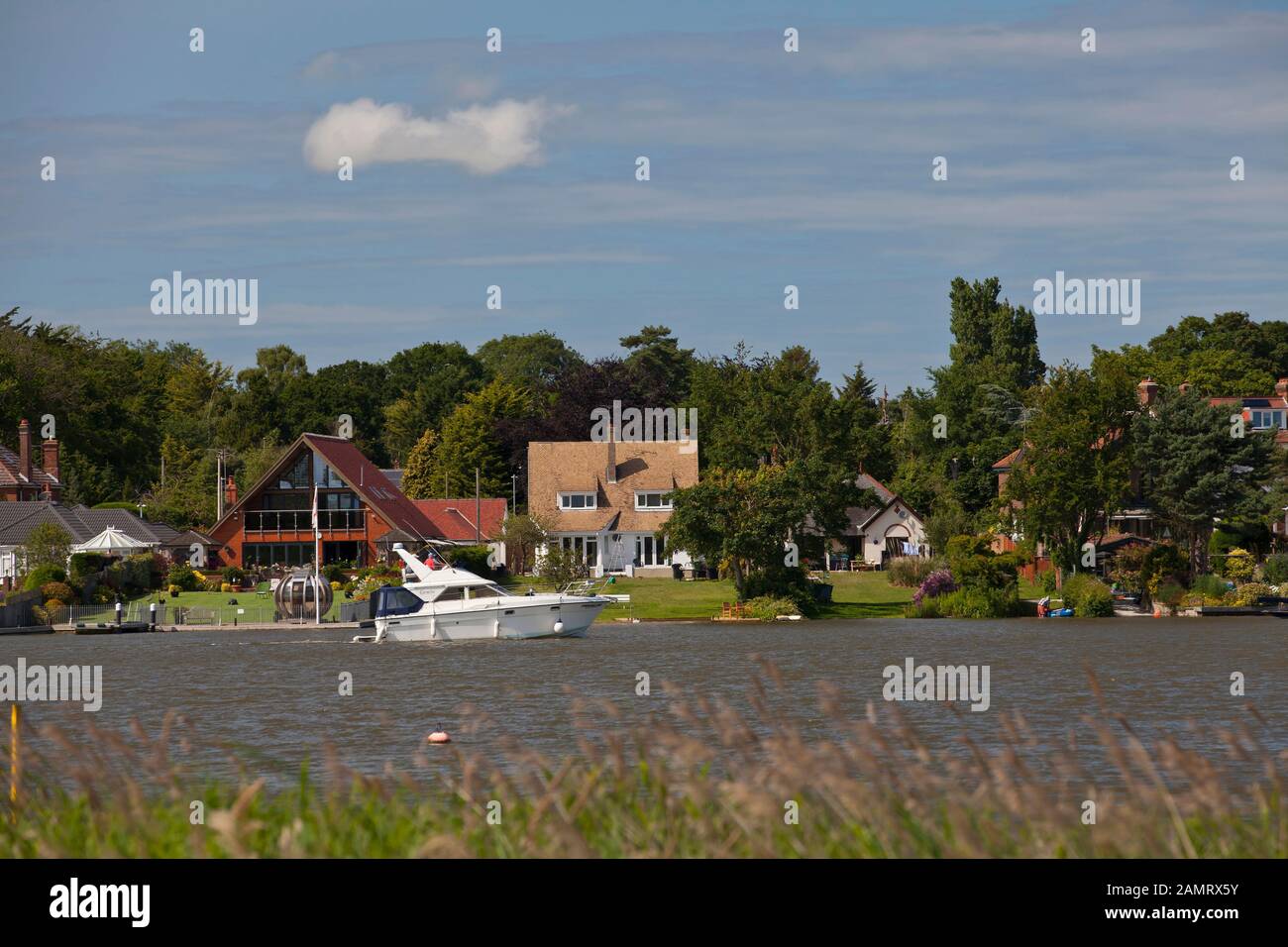 English riverside properties hires stock photography and images Alamy