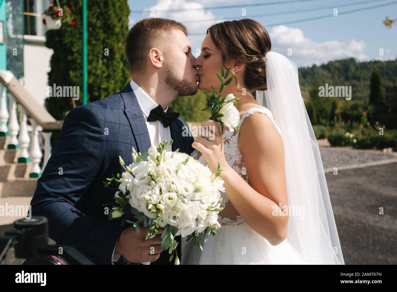 Bride groom priest altar hi-res stock photography and images - Alamy