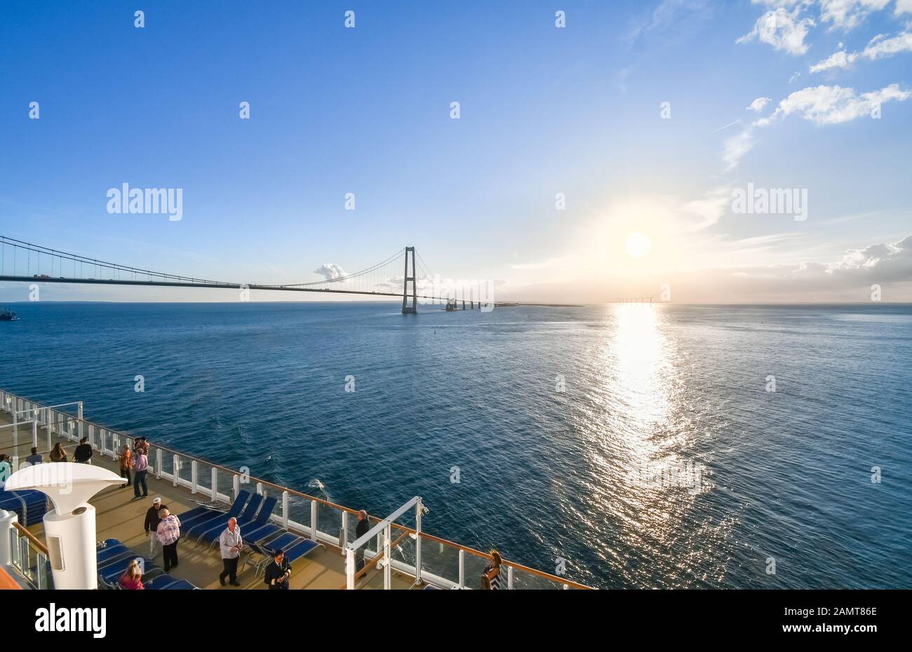 Cruise Ship Under Bridge High Resolution Stock Photography And Images Alamy