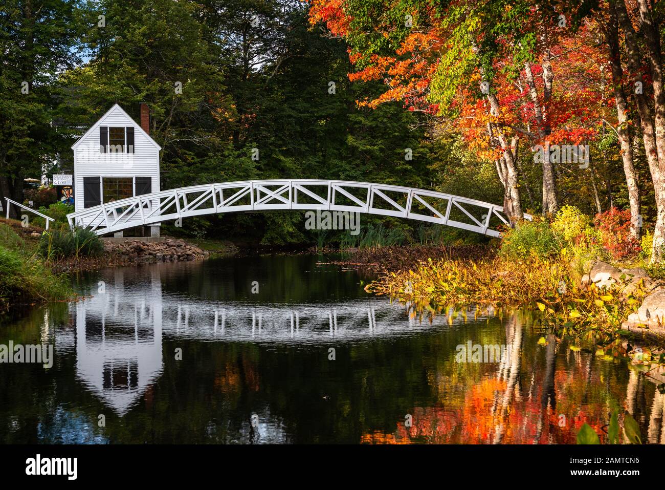Somesville Selectmen's Building and Bridge, Mount Desert Island, Maine, USA Stock Photo