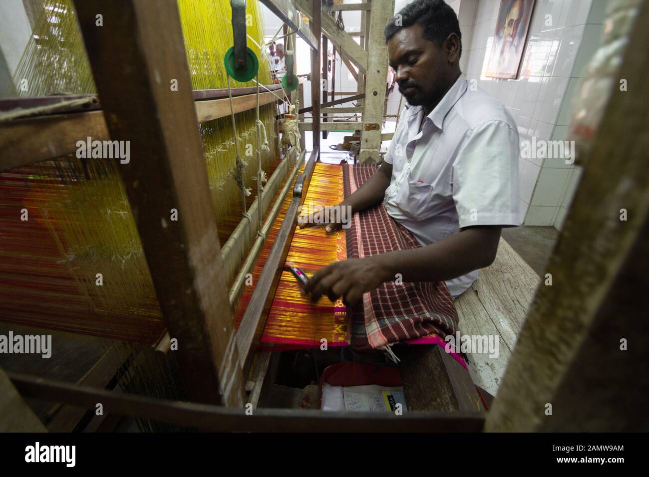 Silk weaver at his loom in his house, weaving Kanchipuram silk sari, Kanchipuram, Tamil Nadu, India, Asia Stock Photo