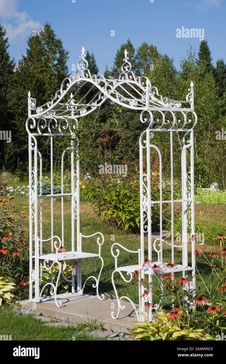Metal arbour hi res stock photography and images Alamy