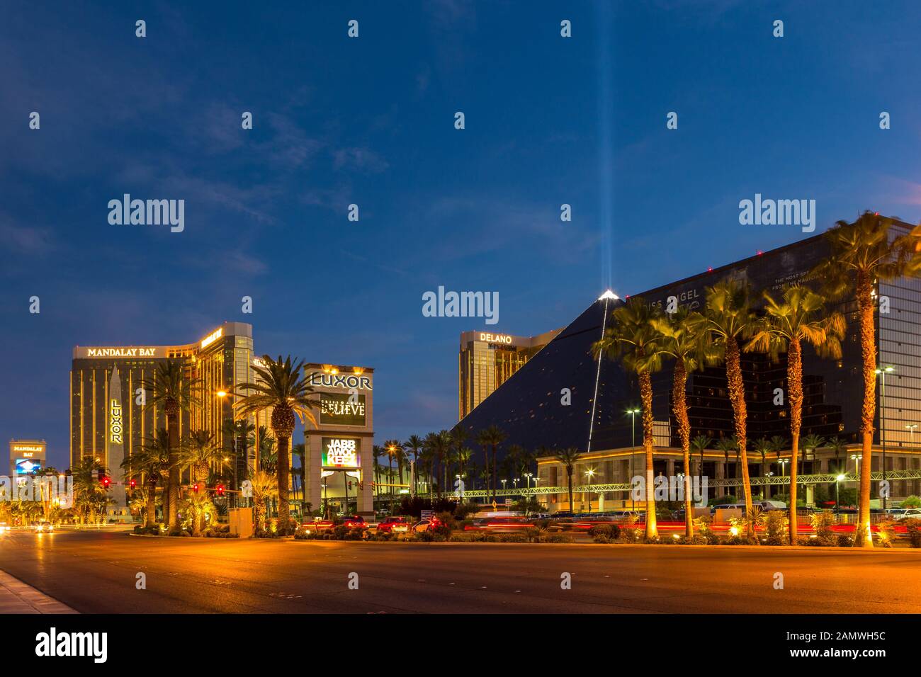 Mandalay bay las vegas night hi-res stock photography and images - Alamy