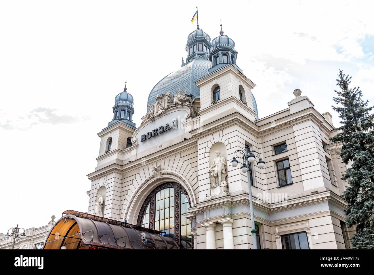 Lviv station hi-res stock photography and images - Alamy