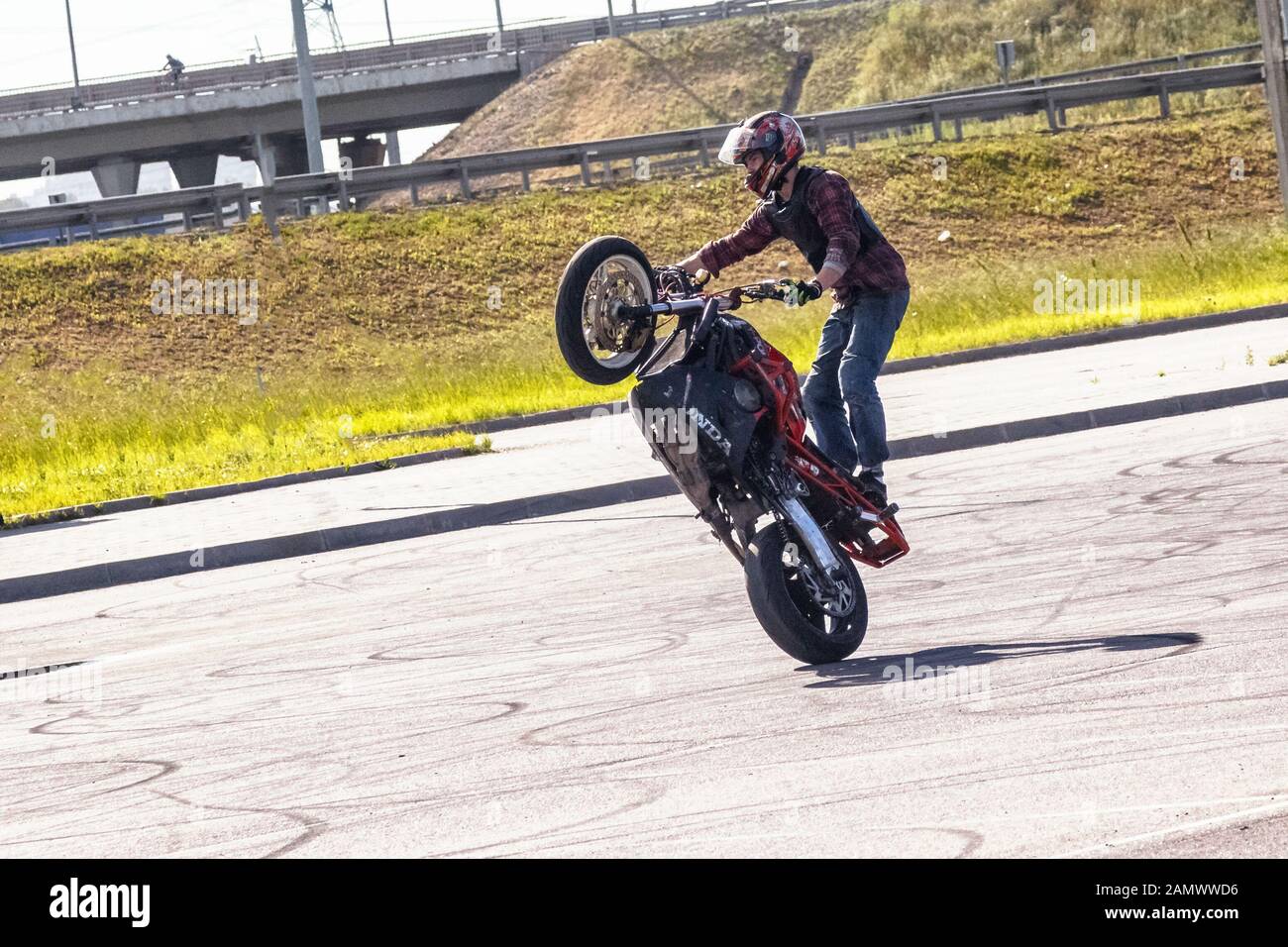 Cycling street rider stunt hi-res stock photography and images - Alamy