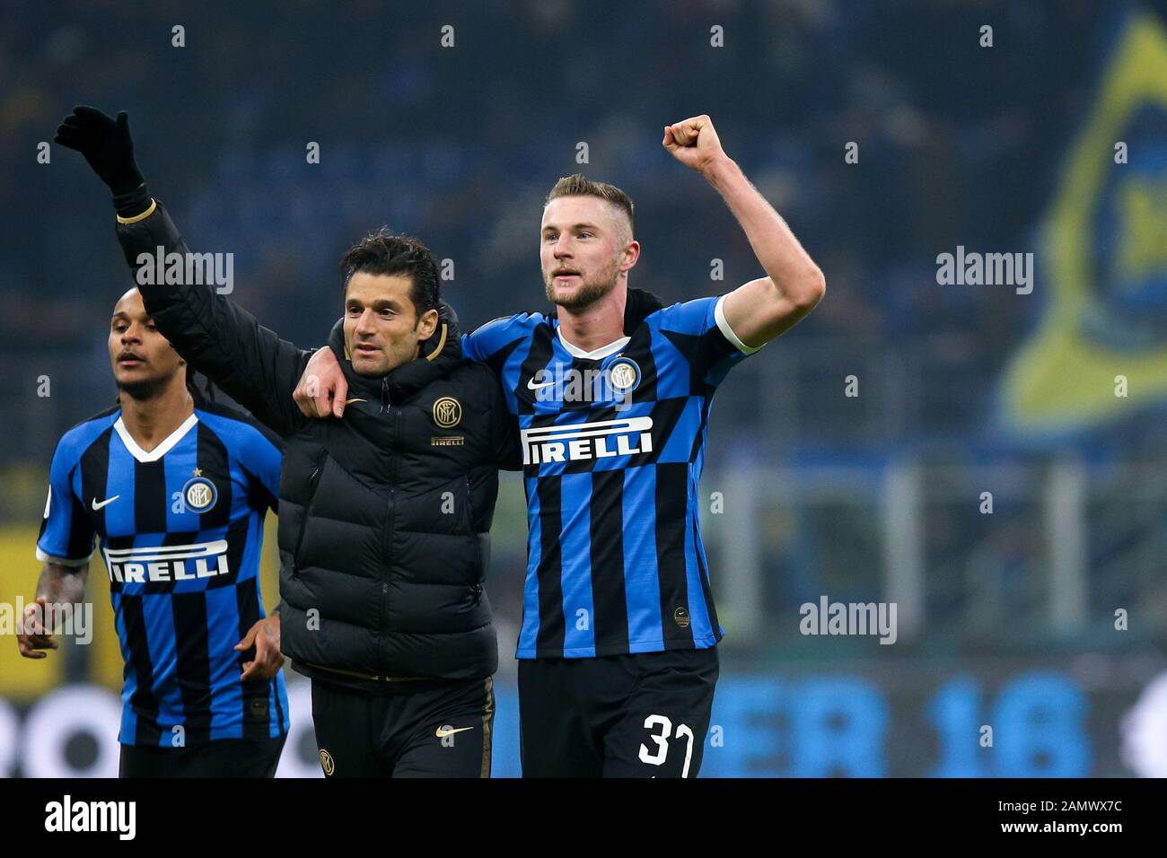 Massimo with a Liberian root, discovered in Germany. Roberto Massimo (born  12 October 2000) is a professional footballer who plays as a forward for  VfB Stuttgart. Born in Ghana, Massimo represents Germany, image size:1300x956