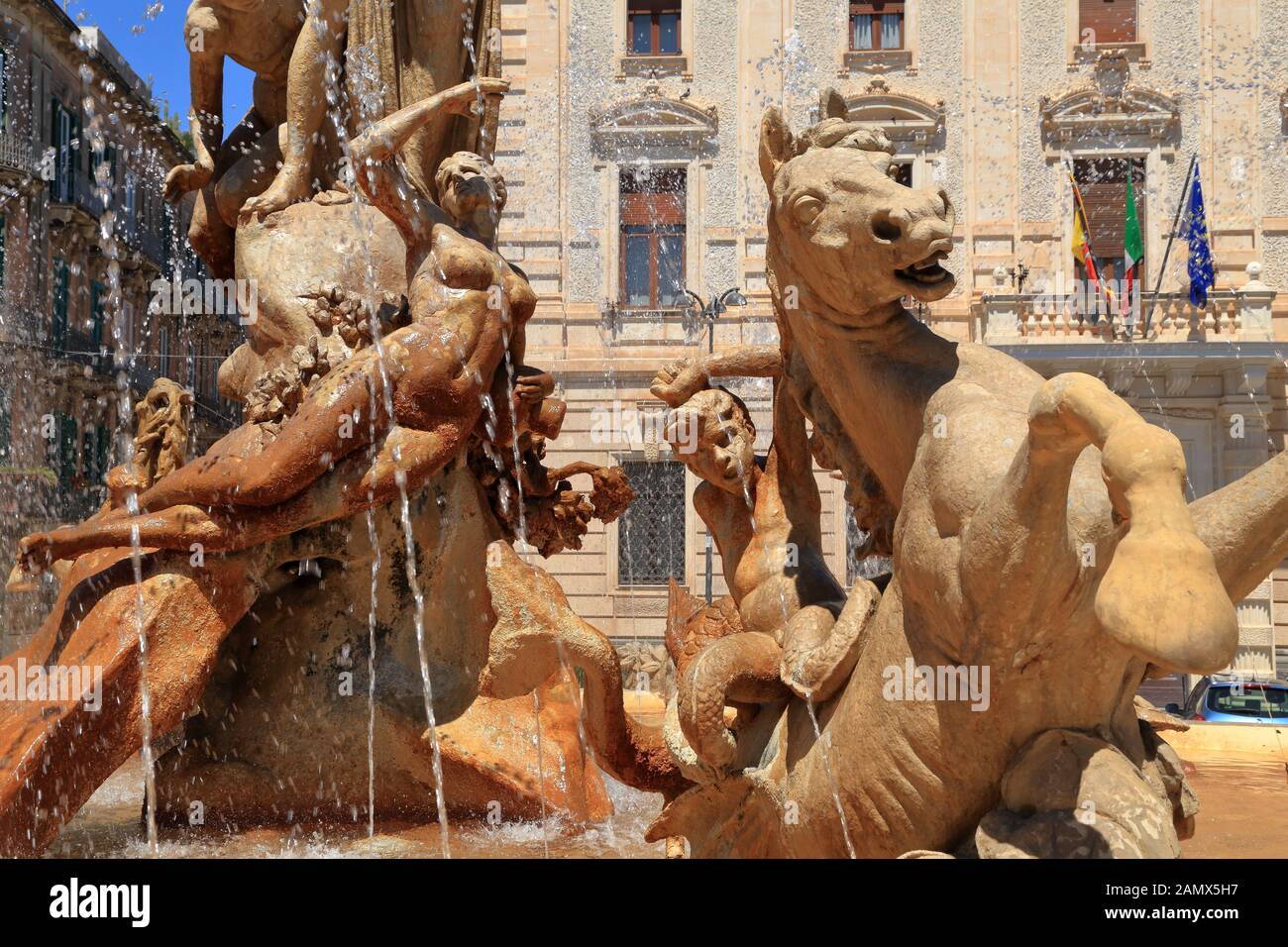 Fountain of Diana, Island of Ortygia, Syracuse Sicily / Fontana di Diana,  Isola di Ortigia, Siracusa, Sicilia Stock Photo - Alamy