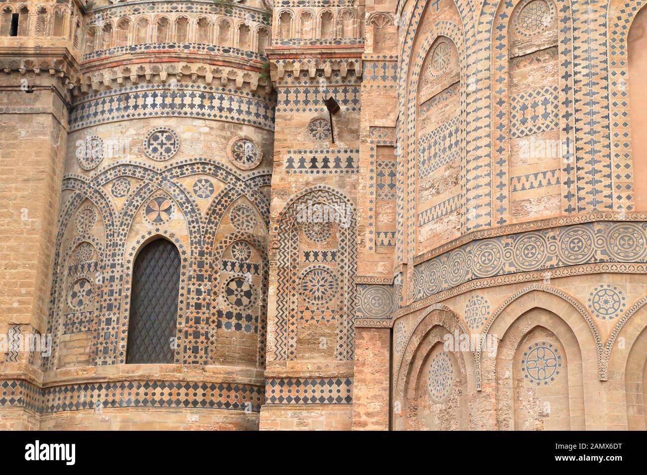 Pointed arches of the Cattedrale di Palermo Cathedral, Arab Byzantine architecture Stock Photo